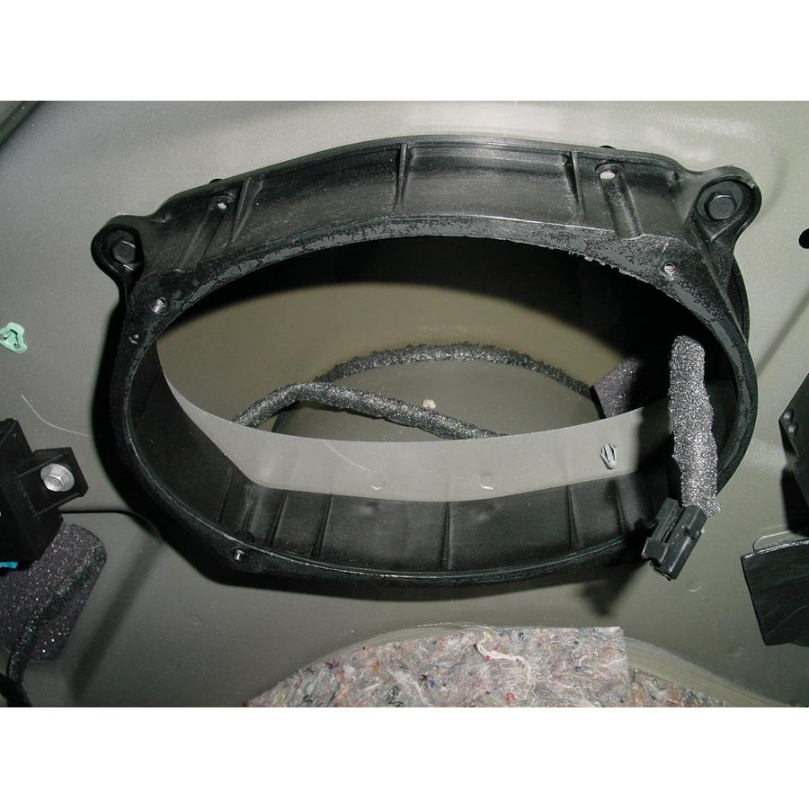 2007 Buick Rendezvous Mid-rear speaker removed