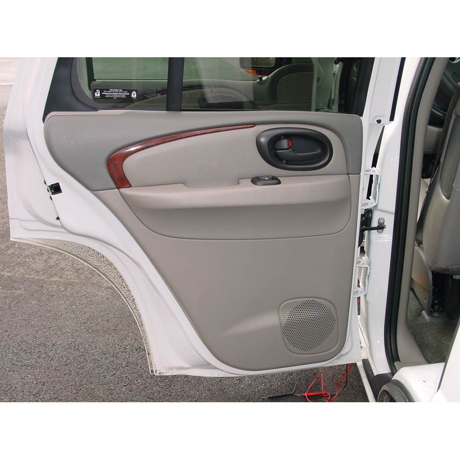2004 Oldsmobile Bravada Rear door speaker location