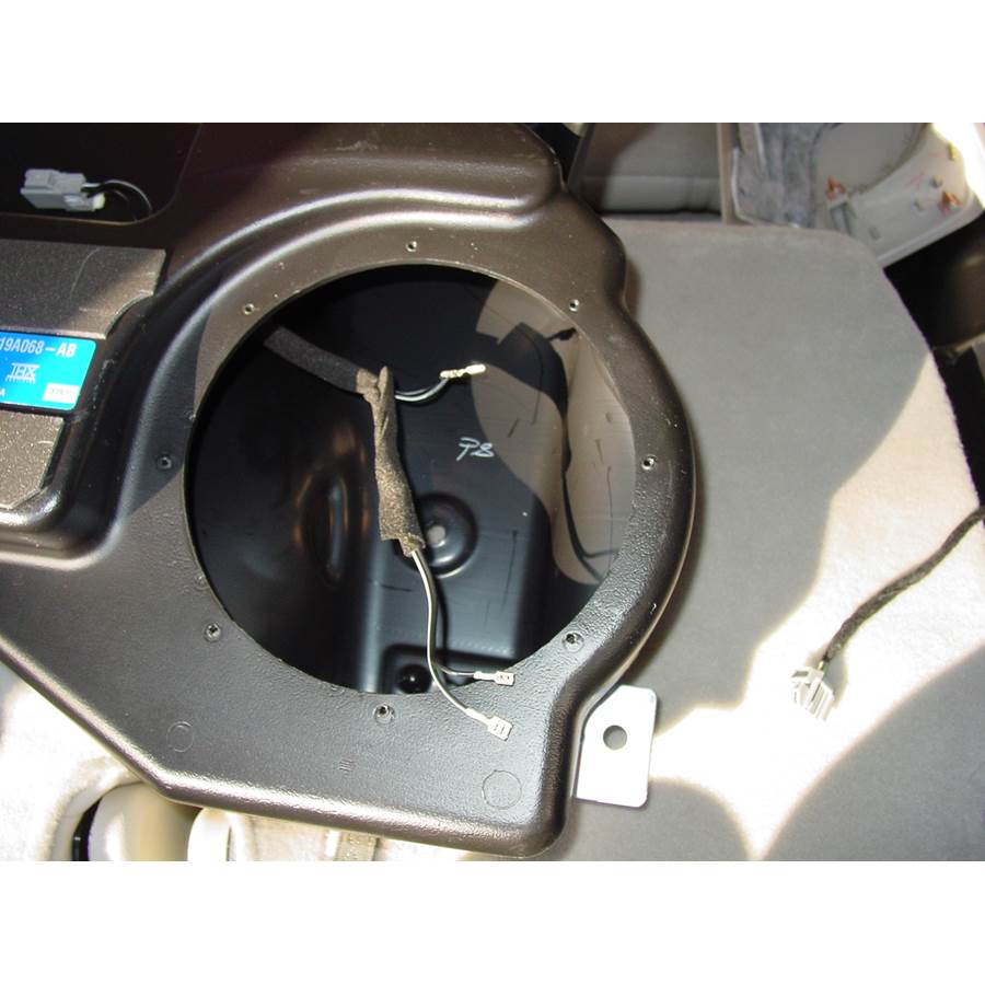 2013 Lincoln MKT Far-rear side speaker removed