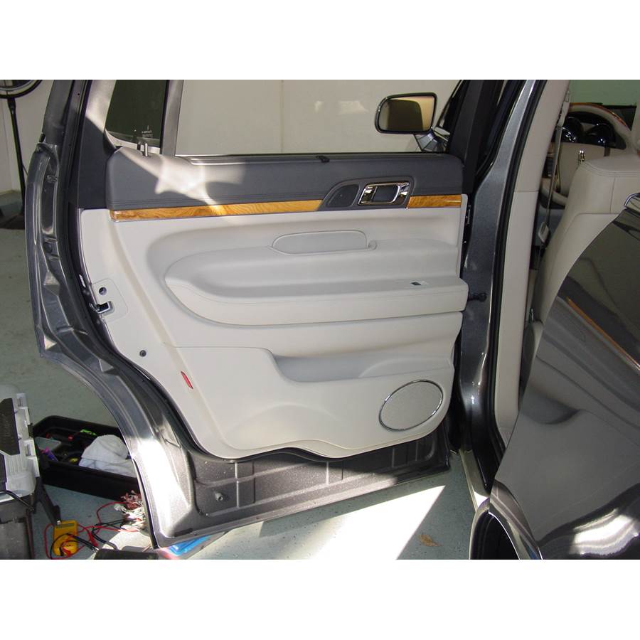 2013 Lincoln MKT Rear door speaker location