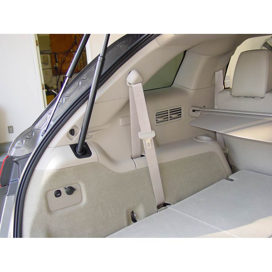 2013 Lincoln MKT Rear pillar speaker location