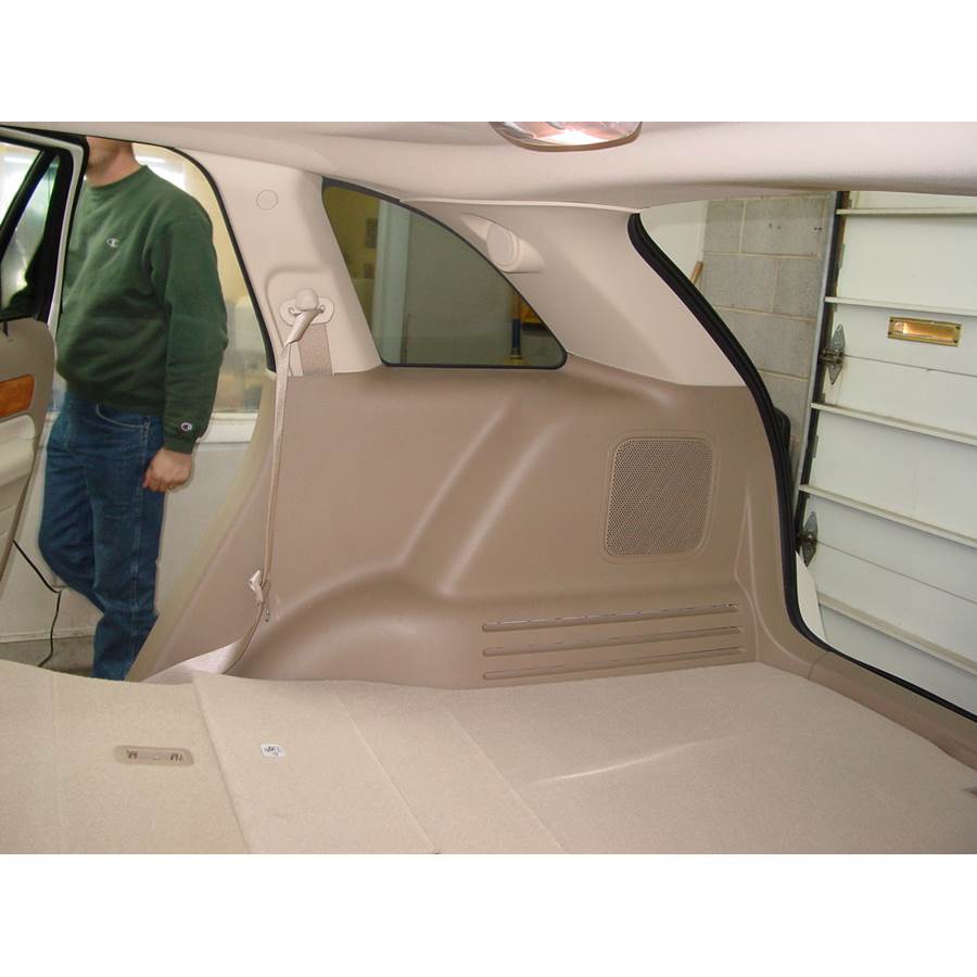 2009 Lincoln MKX Far-rear side speaker location