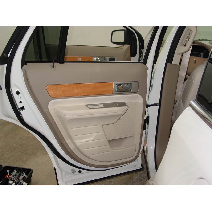 2009 Lincoln MKX Rear door speaker location