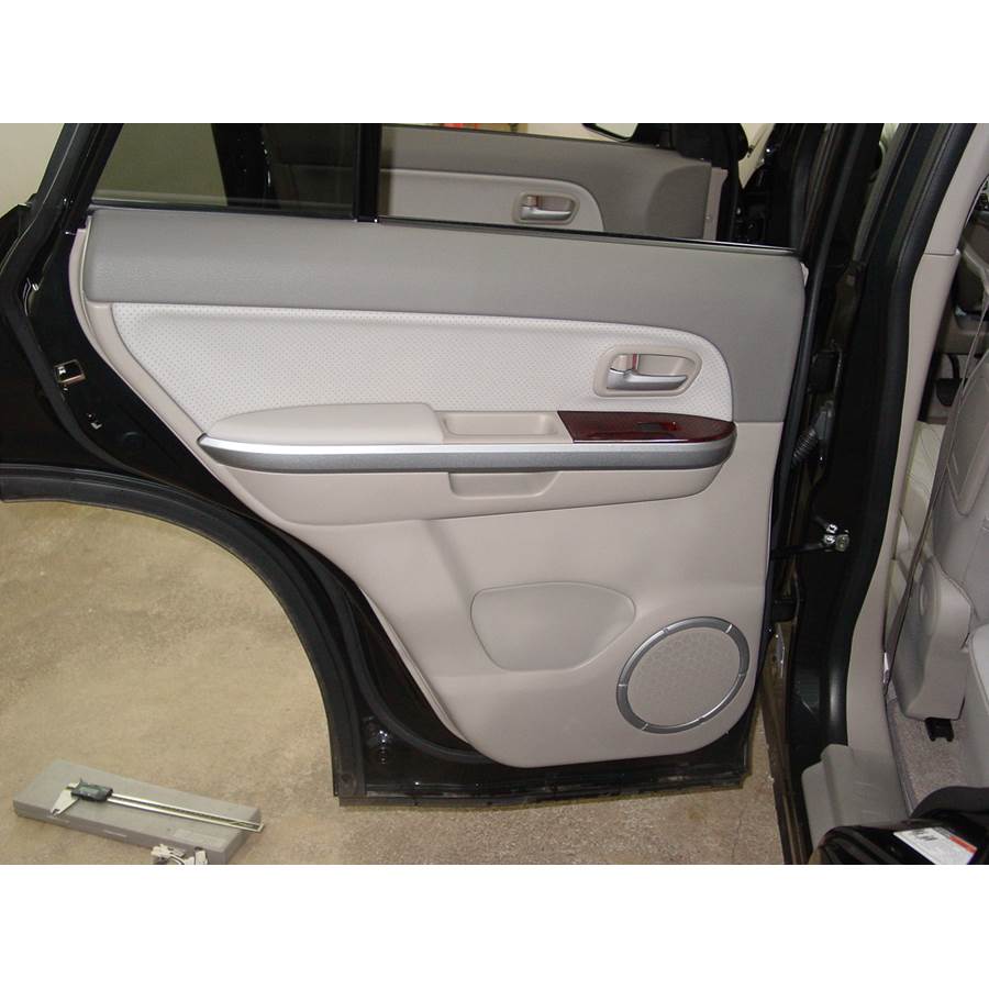 2009 Suzuki Grand Vitara Rear door speaker location