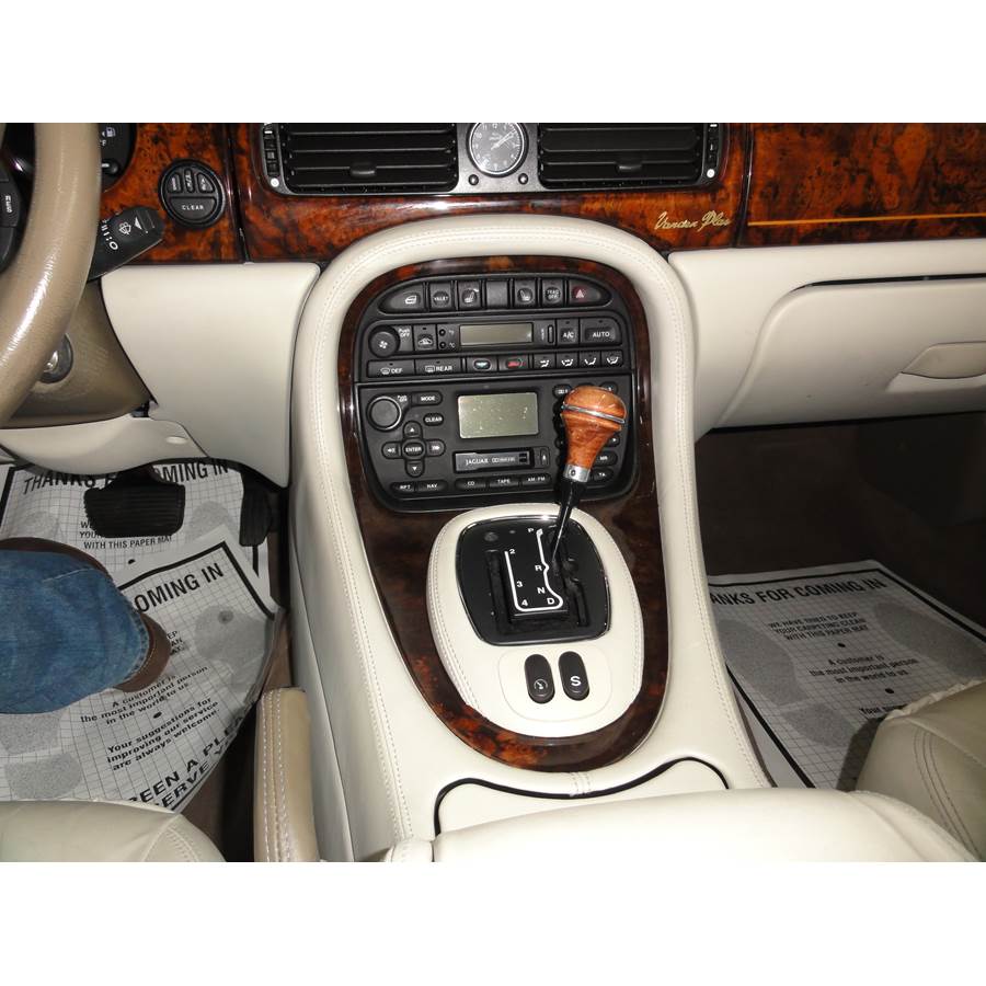 1999 Jaguar XJ8 L Factory Radio