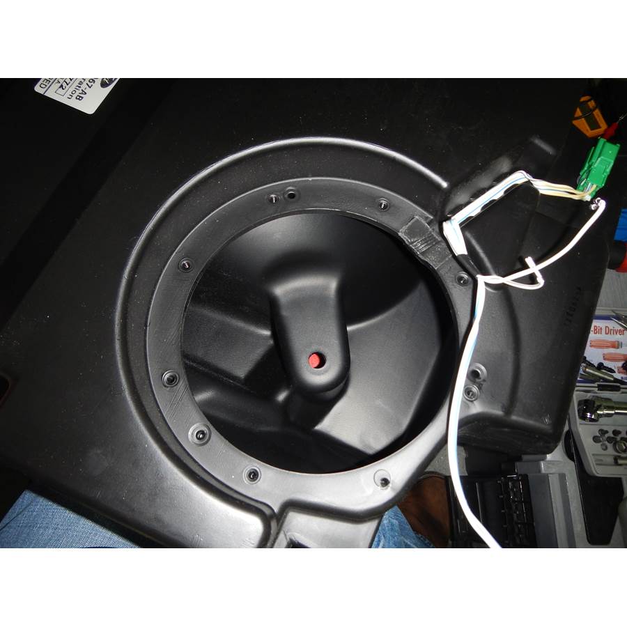 2014 Ford Explorer Far-rear side speaker removed