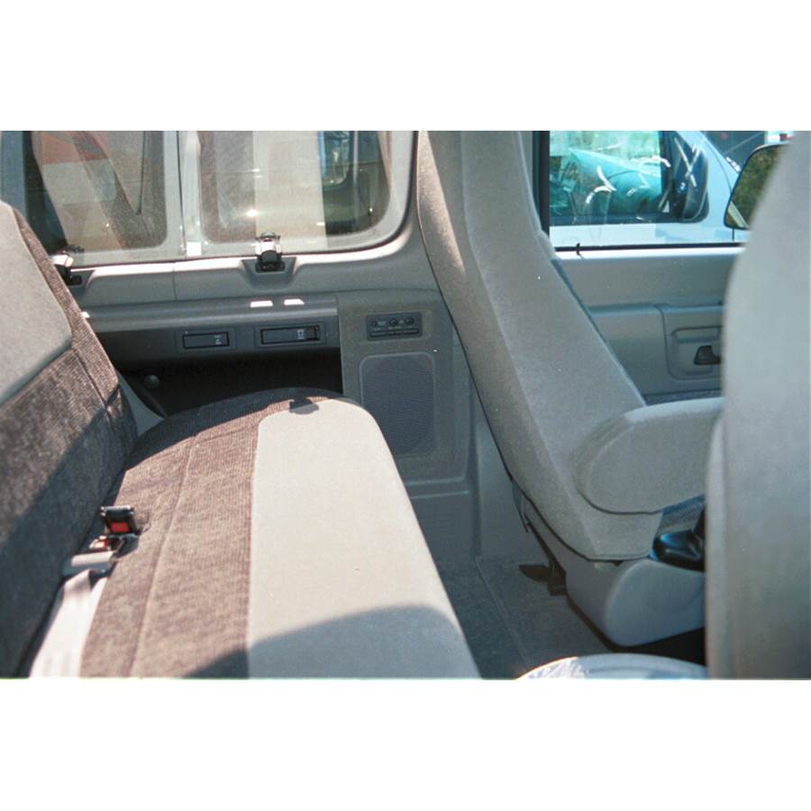 1997 Ford Econoline Mid-rear speaker location
