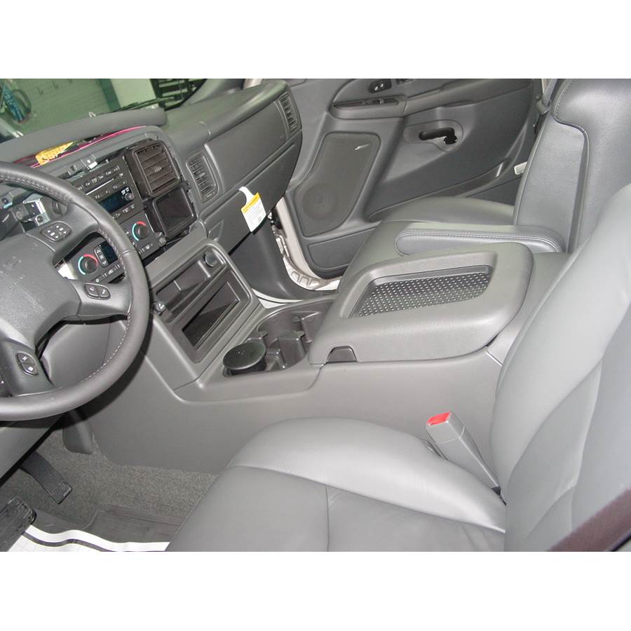 2003 Chevrolet Silverado 2500/3500 Center console speaker location