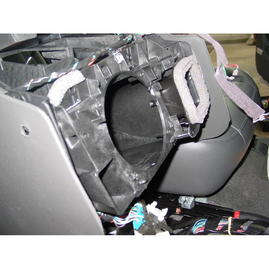 2003 Chevrolet Silverado 2500/3500 Center console speaker removed