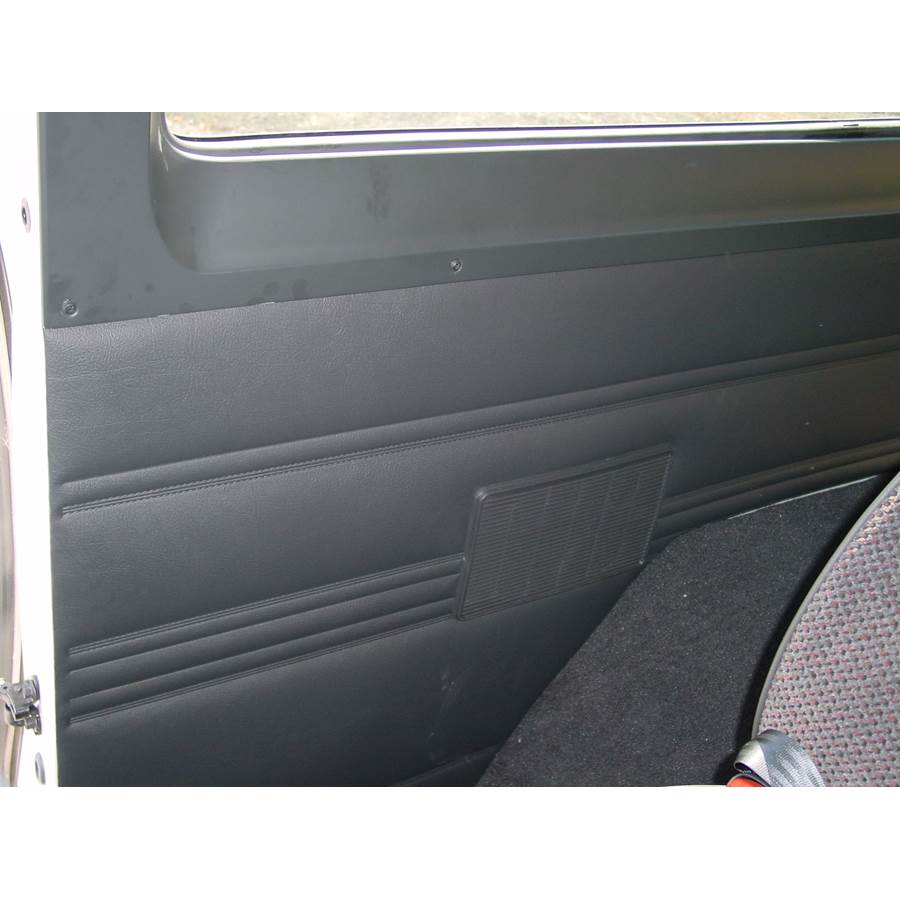 2003 Dodge Ram 3500 Mid-rear speaker location
