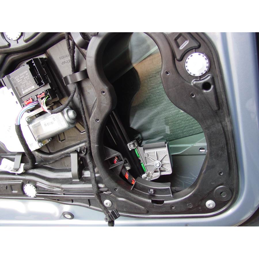 2010 Volkswagen CC Front door woofer removed
