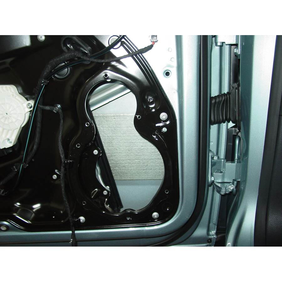 2009 Volkswagen Passat Front door woofer removed