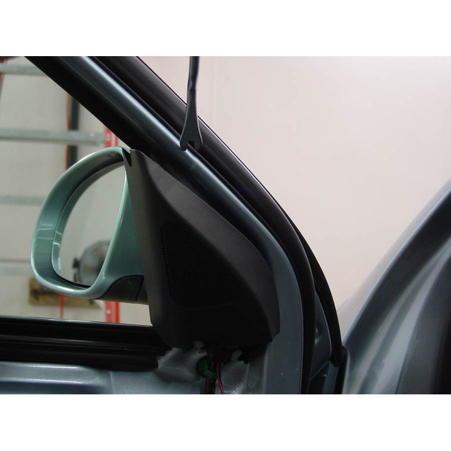 2006 Volkswagen Passat Front door tweeter location