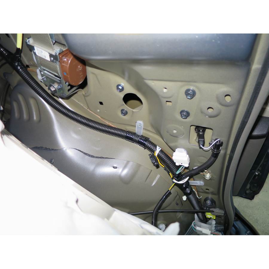 2015 Toyota Sienna Mid-rear speaker removed