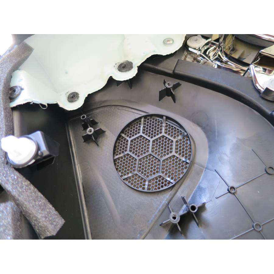 2014 Toyota Avalon Rear door speaker removed