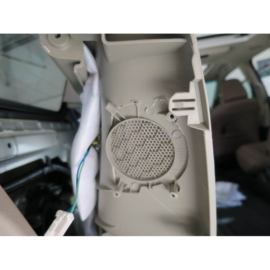 2015 Toyota Sienna Far-rear side speaker removed