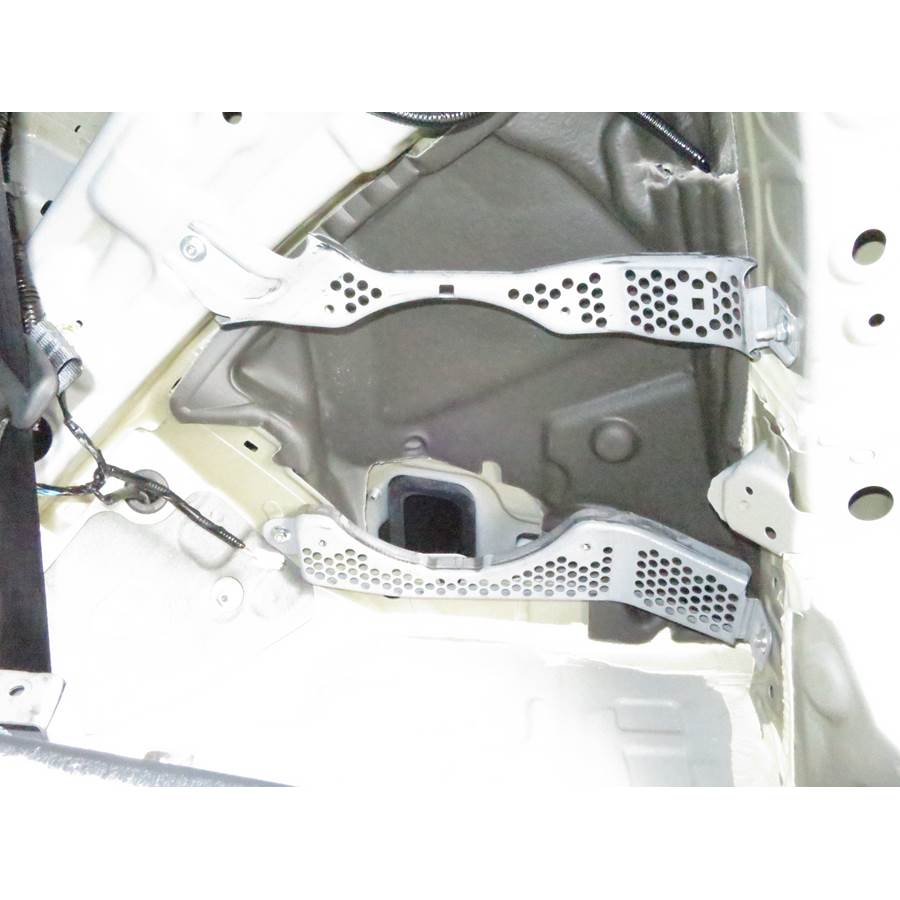 2021 Honda Pilot LX Far-rear side speaker removed