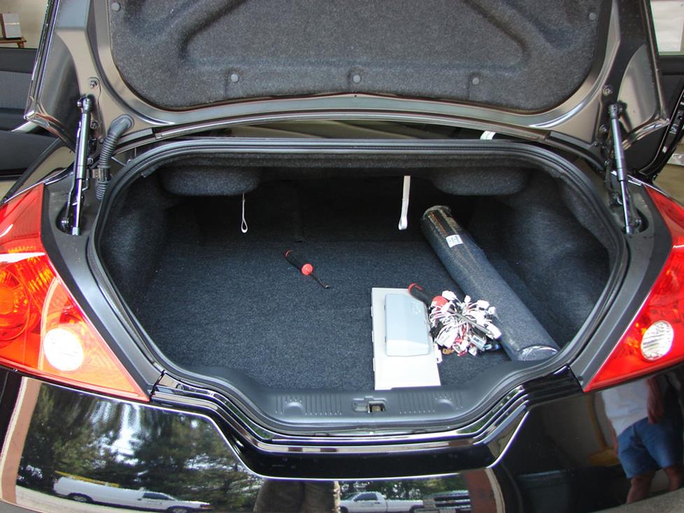 nissan altima coupe trunk