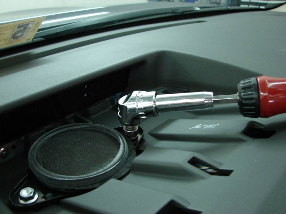 toyota tunder crewmax jbl dash speaker