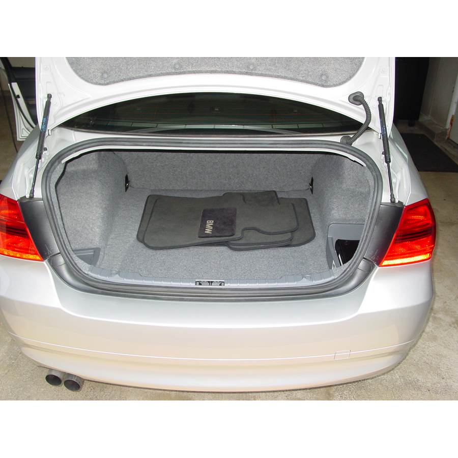2010 BMW 3 Series Cargo space