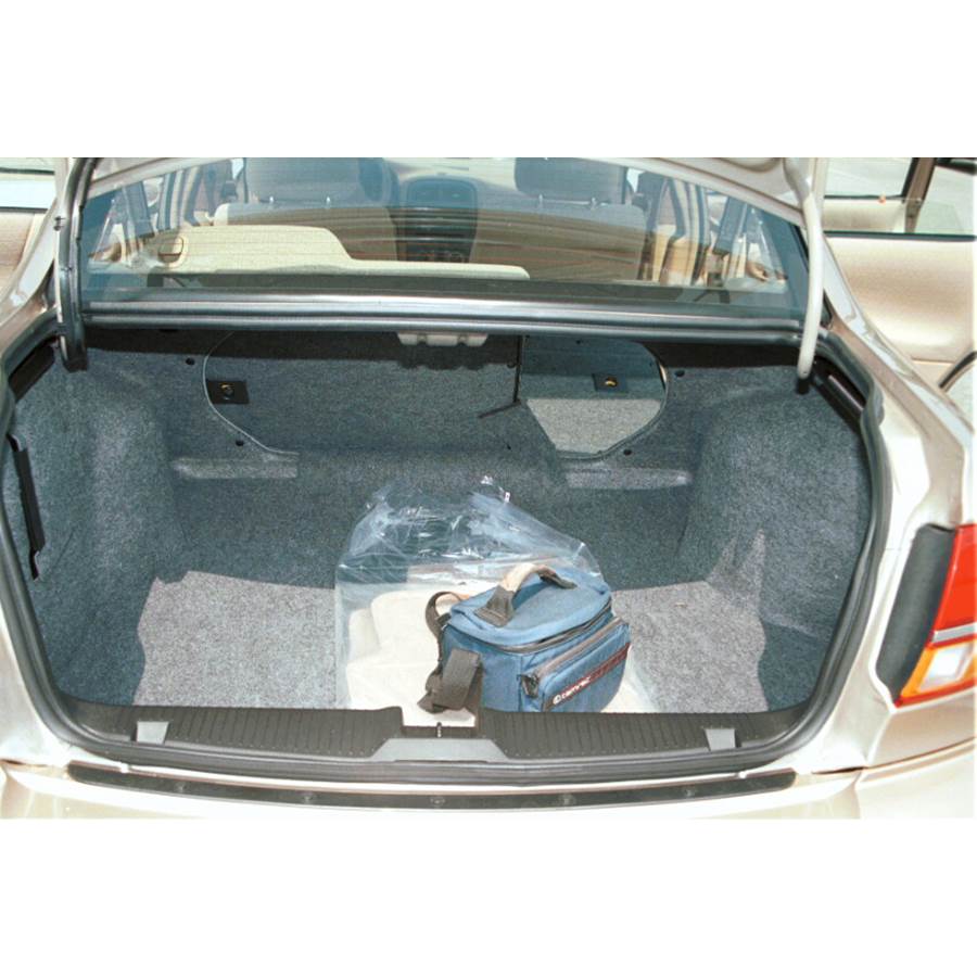 2001 Saturn L300 Cargo space