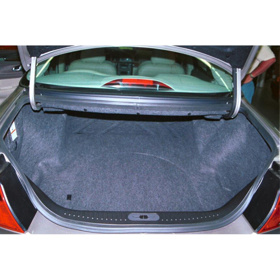 2002 Lincoln Continental Cargo space