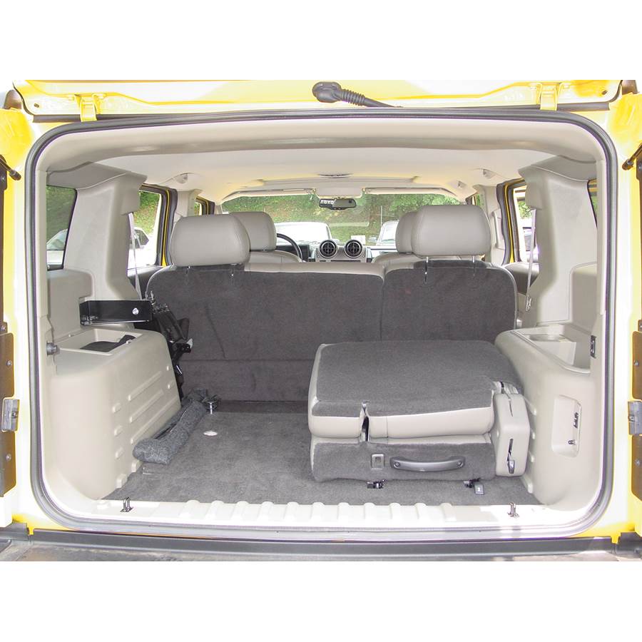 2006 Hummer H2 Cargo space