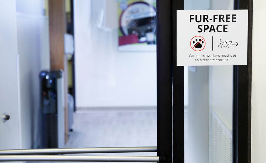 Fur free sign