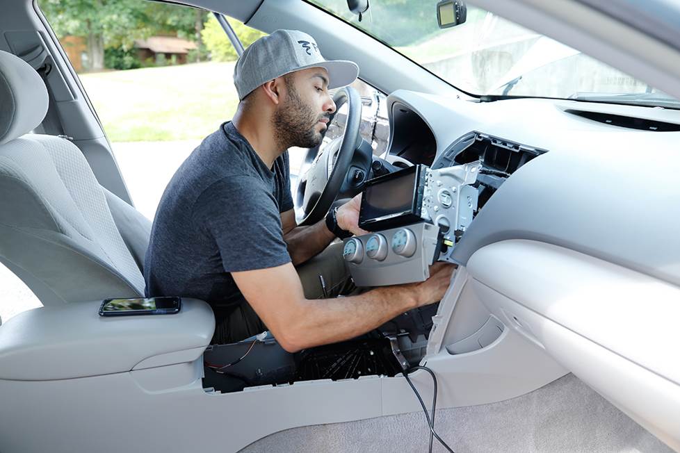 Carlos removes the previous JVC radio in a 2007 Toyota Camry.