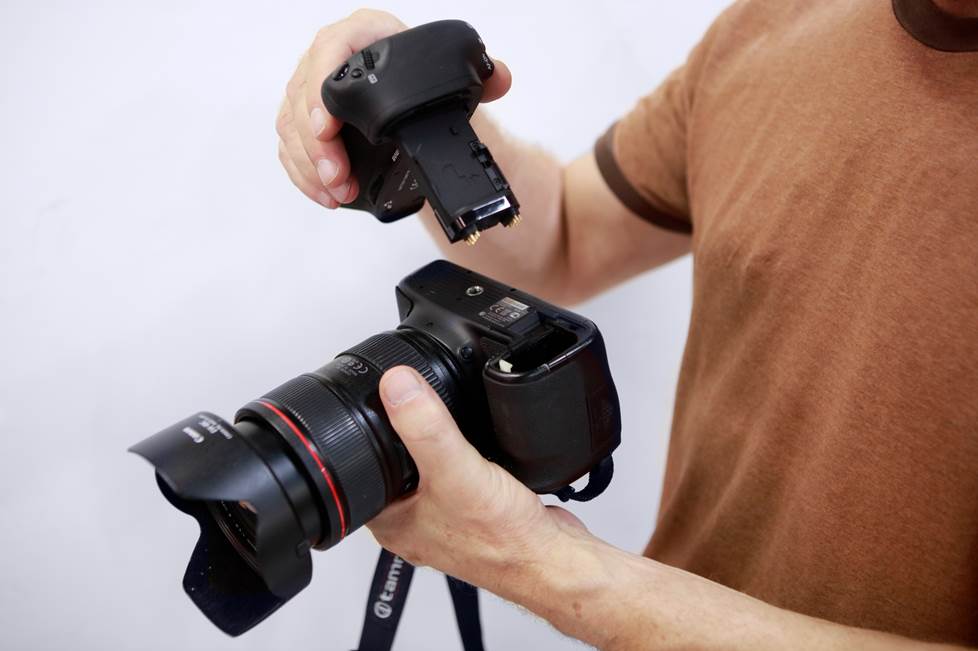 battery grips DSLR or mirrorless camera