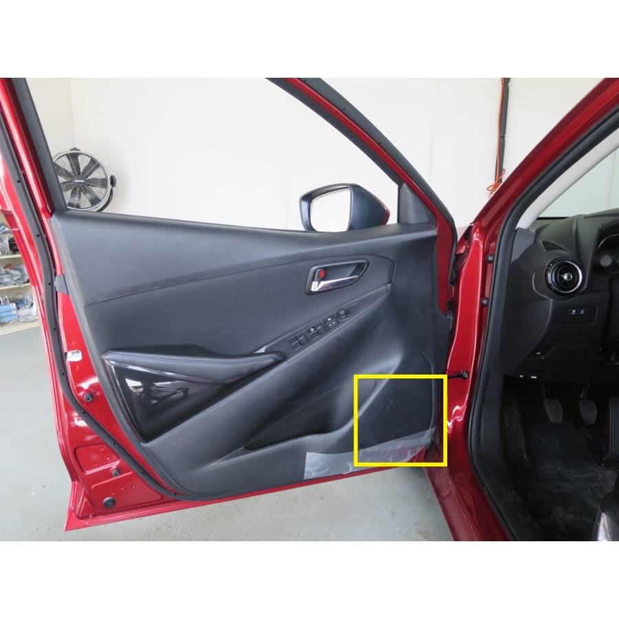 2018 Toyota Yaris iA Front door speaker location