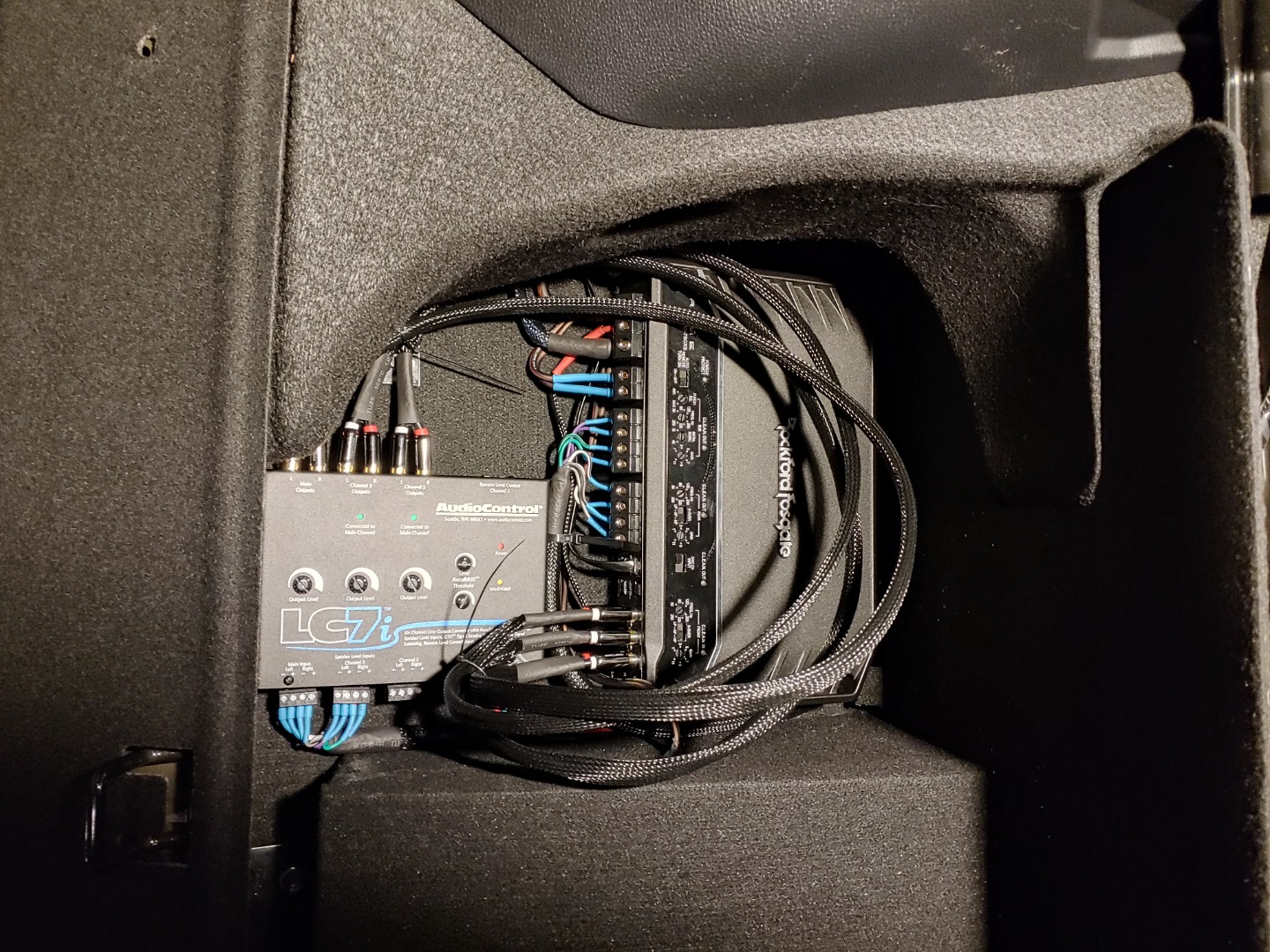 Customer Reviews: AudioControl LC7i (Black) 6-channel line output converter  with bass restoration — adds aftermarket subs and amps to a factory system  at Crutchfield Canada