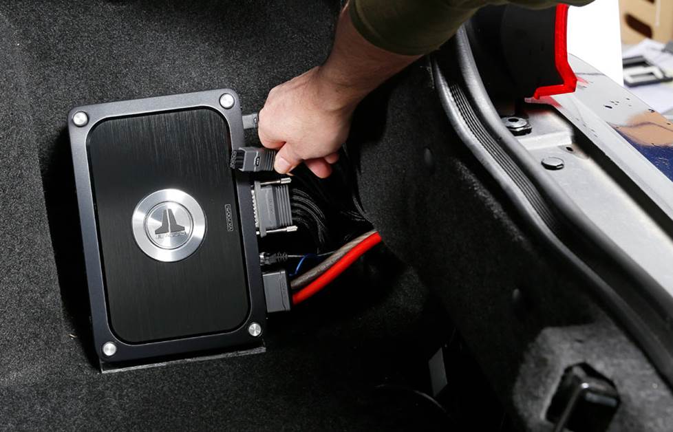 Amplifier mounted in trunk
