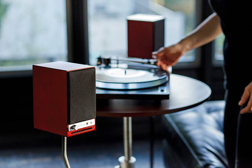 Powered speakers connected to a turntable