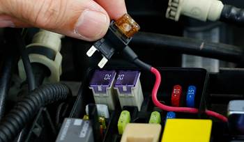 How to tap into a car fuse box