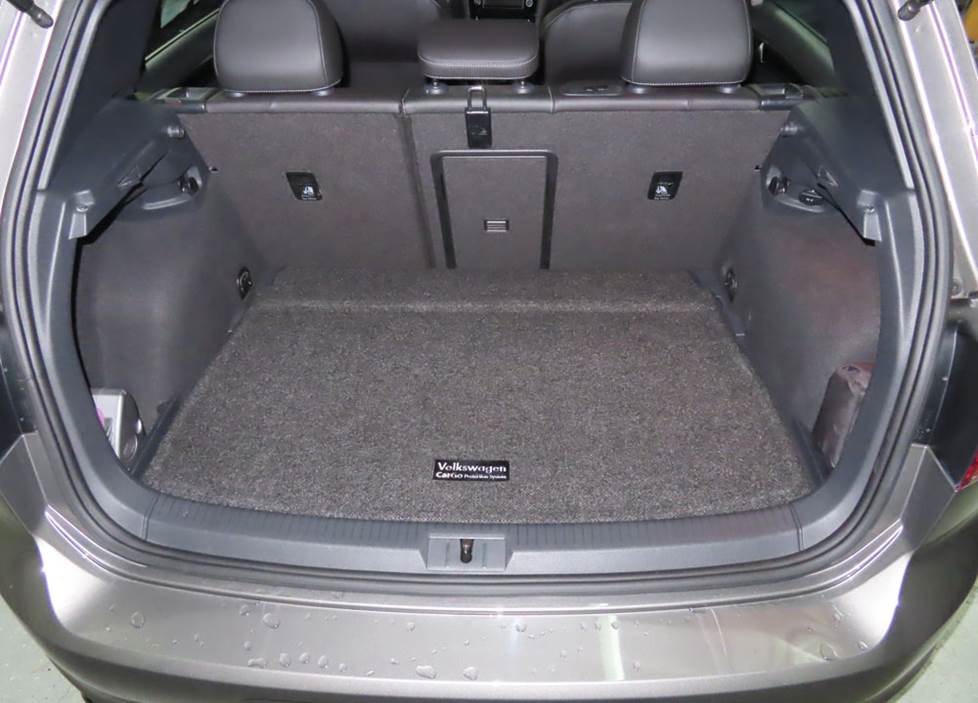 volkswagen golf 4-door cargo area