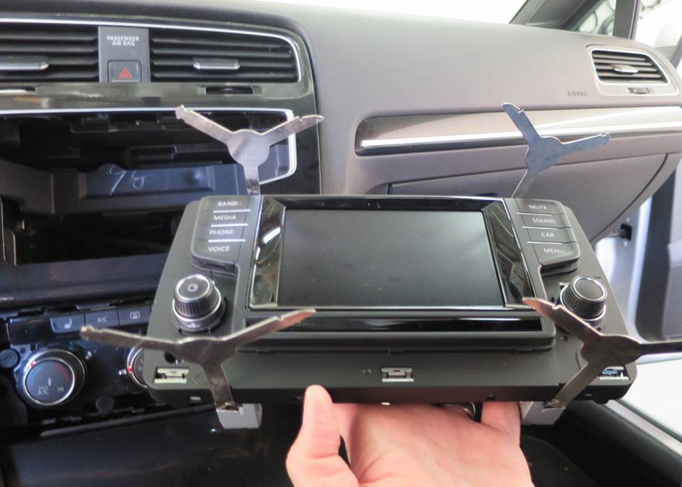 volkswagen golf radio removal