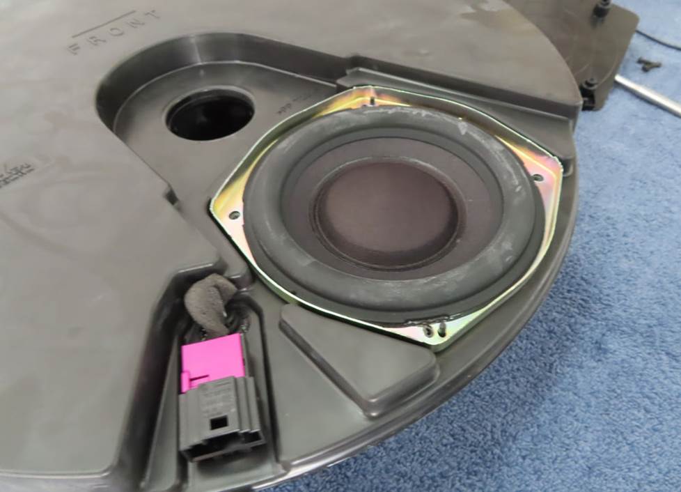 volkwagen golf sportwagen subwoofer