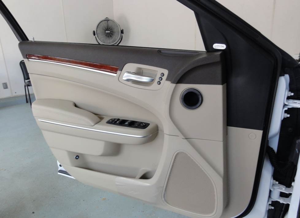 Chrysler 300 store door panel replacement