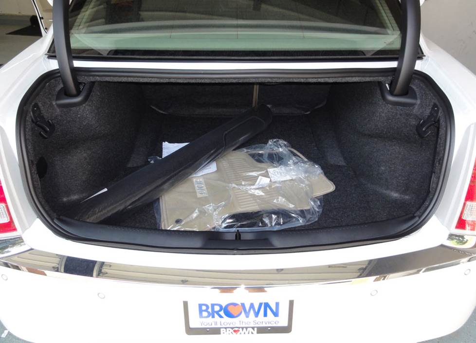 chrysler 300 trunk