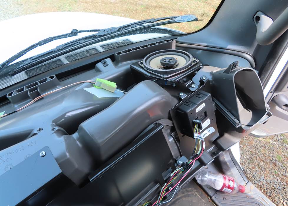 freightliner m2 dash speakers