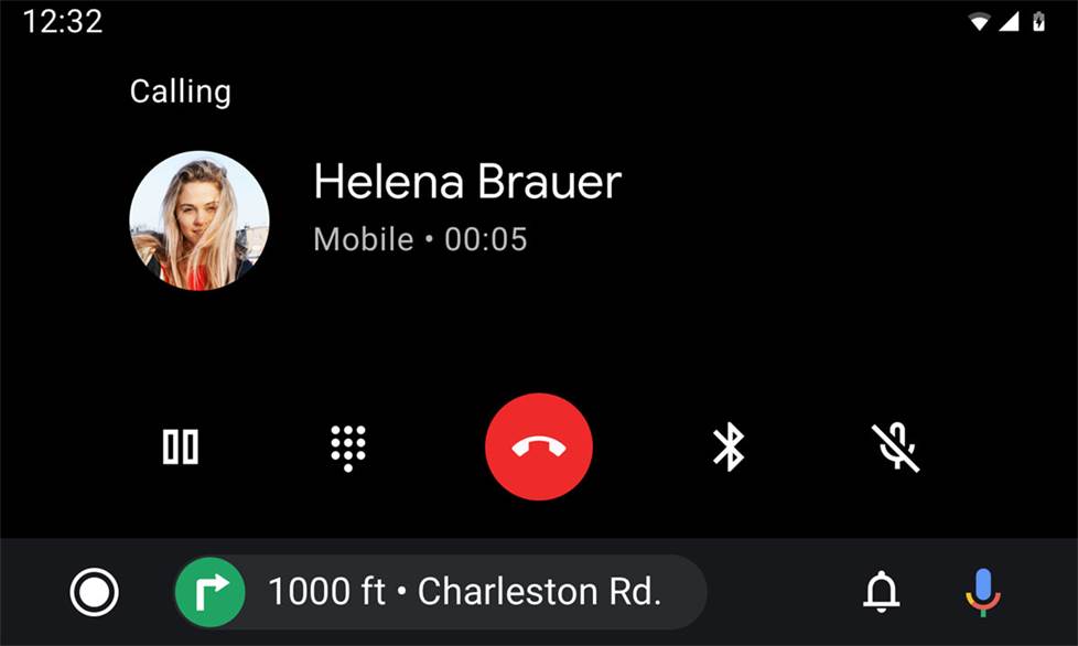 Making a phone call in Android Auto