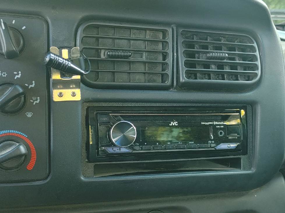 1998 dodge dakota receiver location