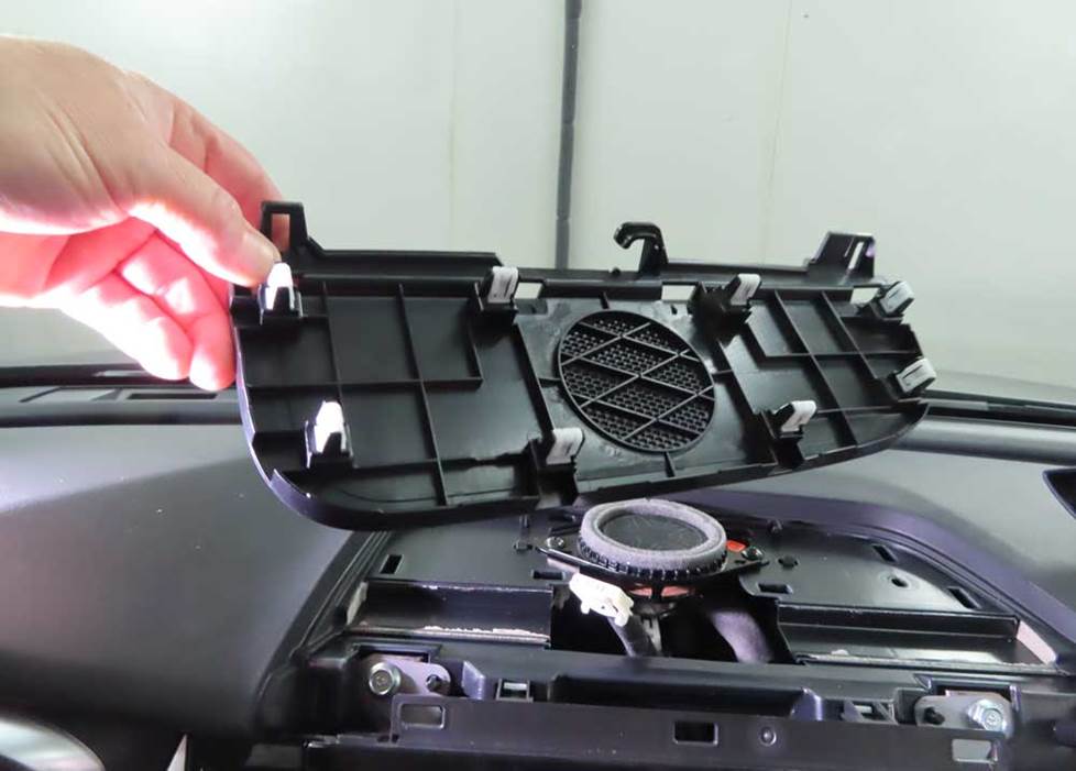subaru outback center dash speaker