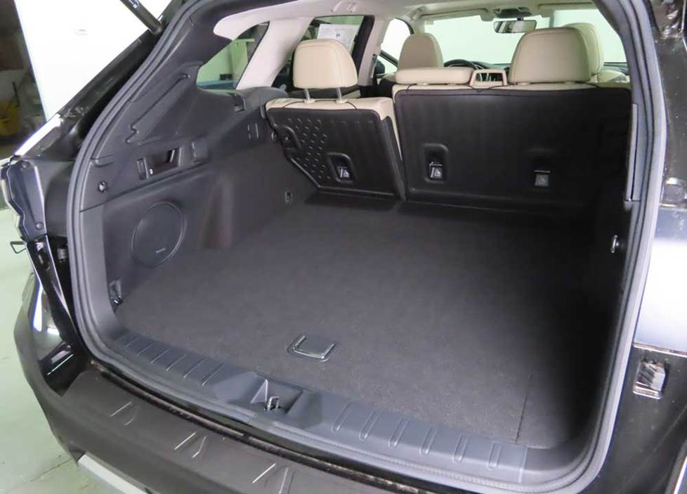 subaru outback cargo area