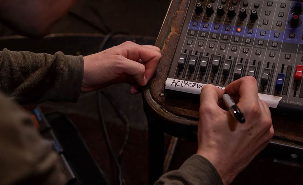 person labeling a mixing with a sharpie