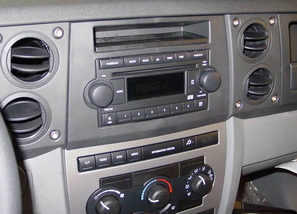 jeep commander base radio