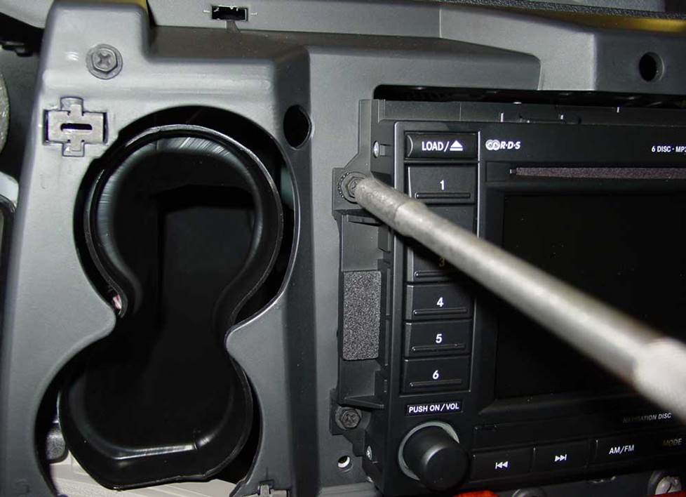 jeep commander nav radio