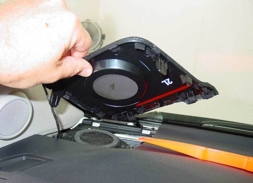 Toyota Land Cruiser corner dash speakers