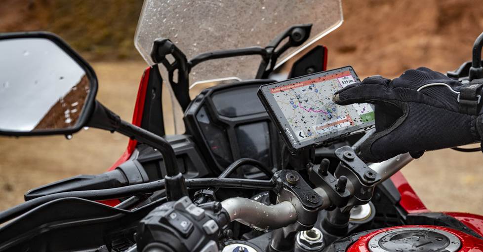 Photo of the Zumo XT2 on a motorcycle in the rain